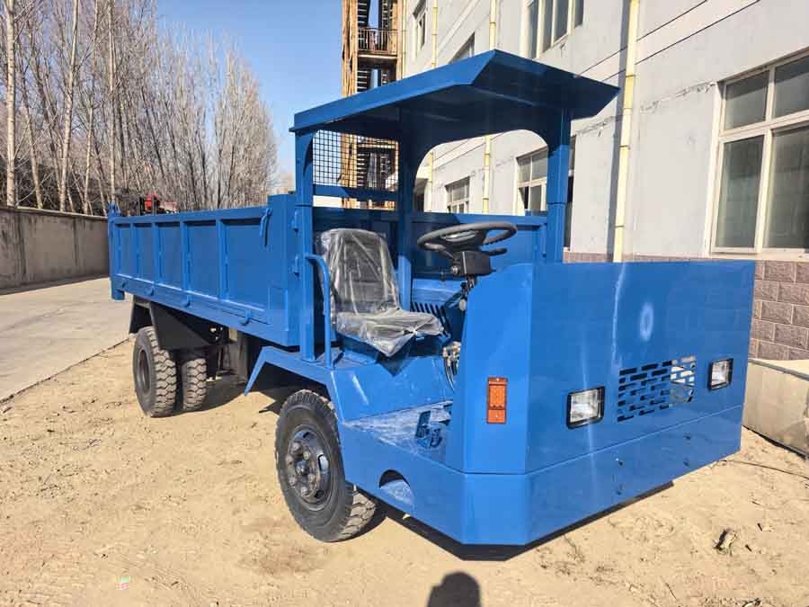 隨車挖運輸車
